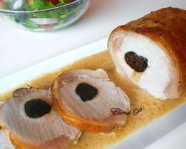 Жаркое из свинины с черносливом в соусе из вина и сливок