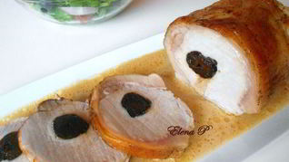 Жаркое из свинины с черносливом в соусе из вина и сливок