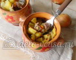 Жаркое из свинины в горшочках