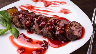 Жаркое из телятины с вишней