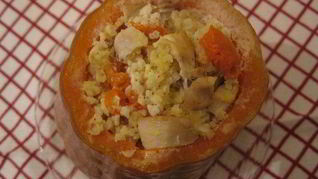 Жаркое с курицей и пшеном в тыквенном горшочке