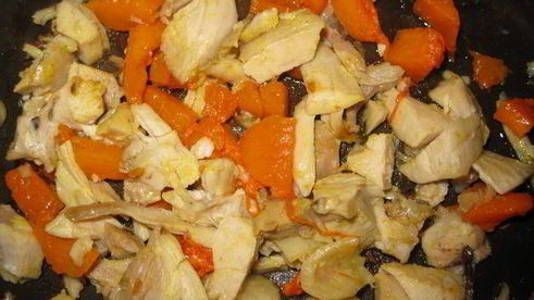 жаркое с курицей и пшеном в тыквенном горшочке