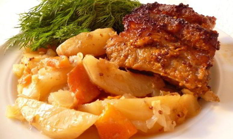 Рецепт жаркого со свиными ребрышками в пикантном маринаде