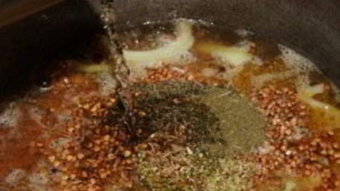 гречка с лисичками в казане