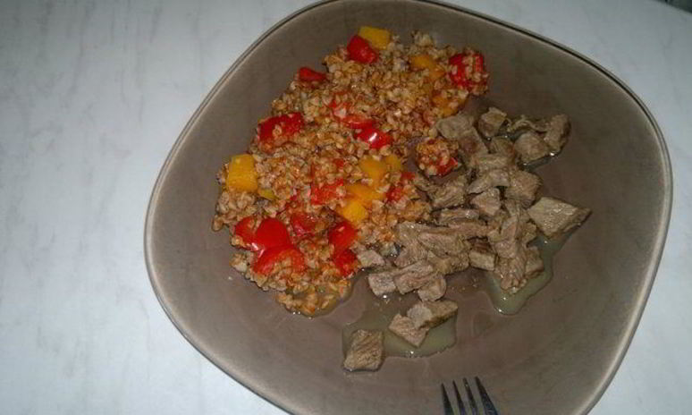 Рецепт гречки с томатным пюре, перцем и тыквой, говядина тушеная с тимьяном