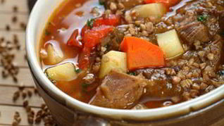 Гречка с тушеной пряной говядиной