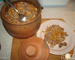 Гречка со свининой в махотке