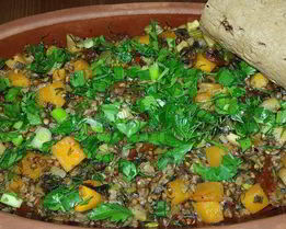 Гречка, томленая с тыквой, грибами, сельдереем и вялеными томатами