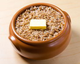 Гречка в горшочках со свининой и с грибами