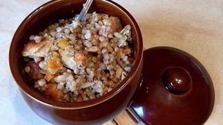 Гречка в горшочке с мясом