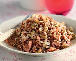 Гречневая каша с лососем и оливковым маслом