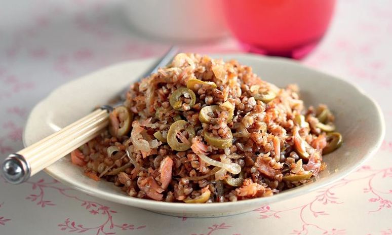 Рецепт гречневой каши с лососем и оливковым маслом