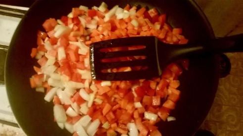 каша гречневая с овощами и тушенкой