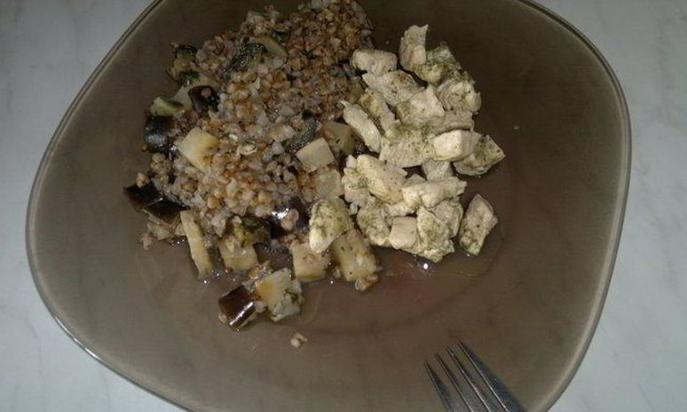 Рецепт куриных грудок с шалфеем и гречка с сельдеерем и баклажаном