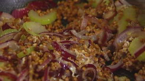 стокгольмская гречневая каша с орехами и изюмом