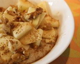 Овсянка с яблоками, орехами и корицей