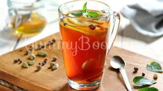 Согревающий мятный чай с пряностями