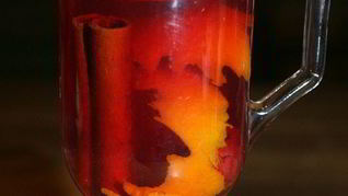 Вишневый чай с медом, апельсиновой цедрой и пряностями