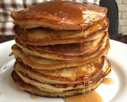 Домашние блинчики с кленовым сиропом