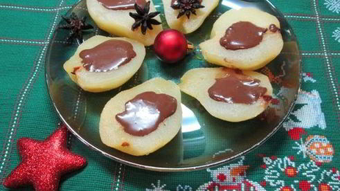 груши в анисовом сиропе с шоколадным соусом