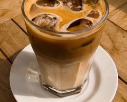 Ледяной кофе с имбирем и корицей