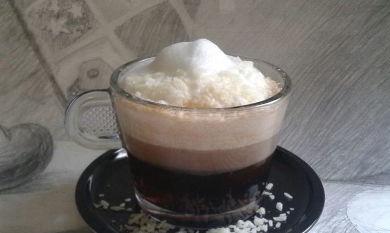 Рецепт малинового кофе с кокосовой стружкой