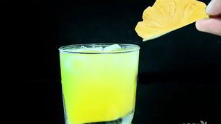 Коктейль с манго и ананасом