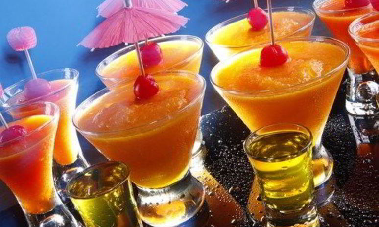 Рецепт коктейля с сорбетом из ананаса и персиков