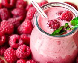 Малиновый коктейль с медом