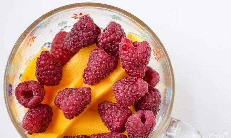 Рецепт смузей из манго и ягод