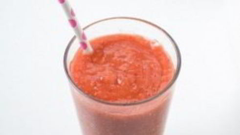 смузи из манго и ягод