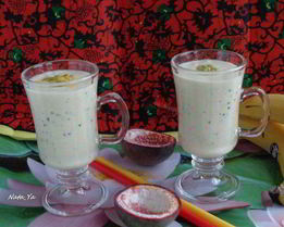 Смузи Маракуйя-банан-кокос