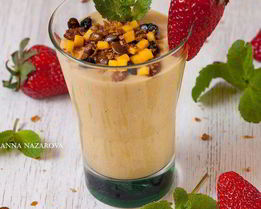 Смузи с бананом и манго