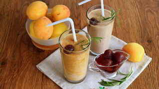 Смузи с тархуном и клубникой