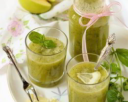 Смузи с яблоком и базиликом