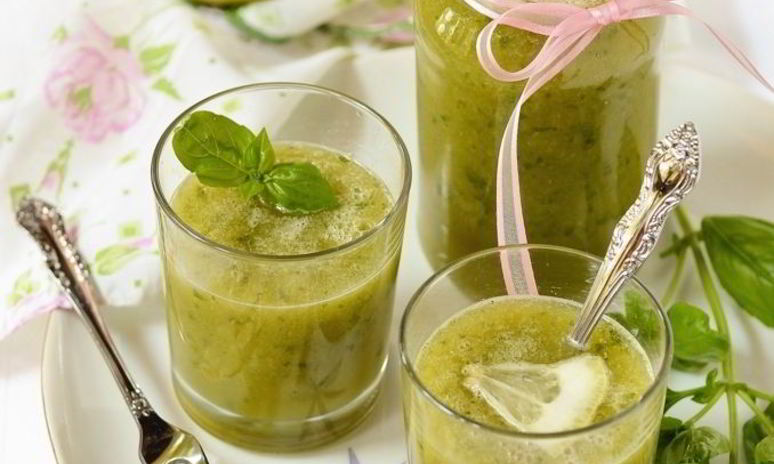 Рецепт смузей с яблоком и базиликом