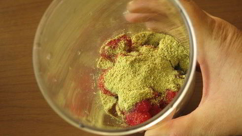 смузи с ягодами и кислым молоком