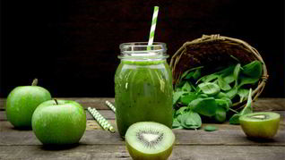 Смузи с зеленым чаем и яблоком