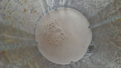 зеленый смузи на фундучном молоке