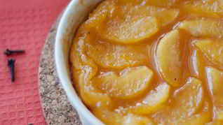 Тарт татен с грейпфрутовым сиропом и гвоздикой