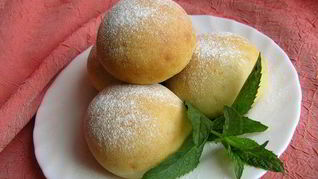 Творожные булочки с мятным сиропом