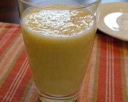 Витаминный напиток из апельсина и миндаля