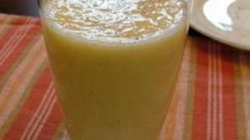 витаминный напиток из апельсина и миндаля