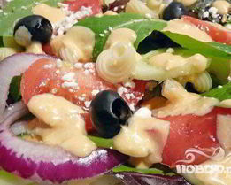 Греческий салат с пастой