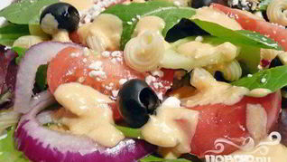 Греческий салат с пастой