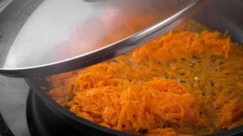 слоеный салат с горбушей и гречкой