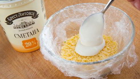 слоеный салат с горбушей и гречкой