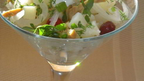 картофельный салат с грибами и клюквой