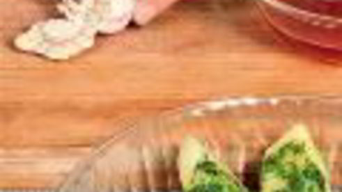 картофельный салат с грибами и печеным чесноком