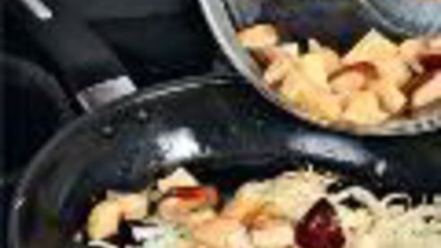 картофельный салат с грибами и печеным чесноком